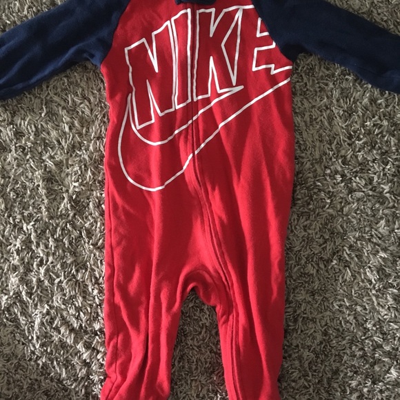 4 Nine Month Nike Sleepers - Picture 3 of 4